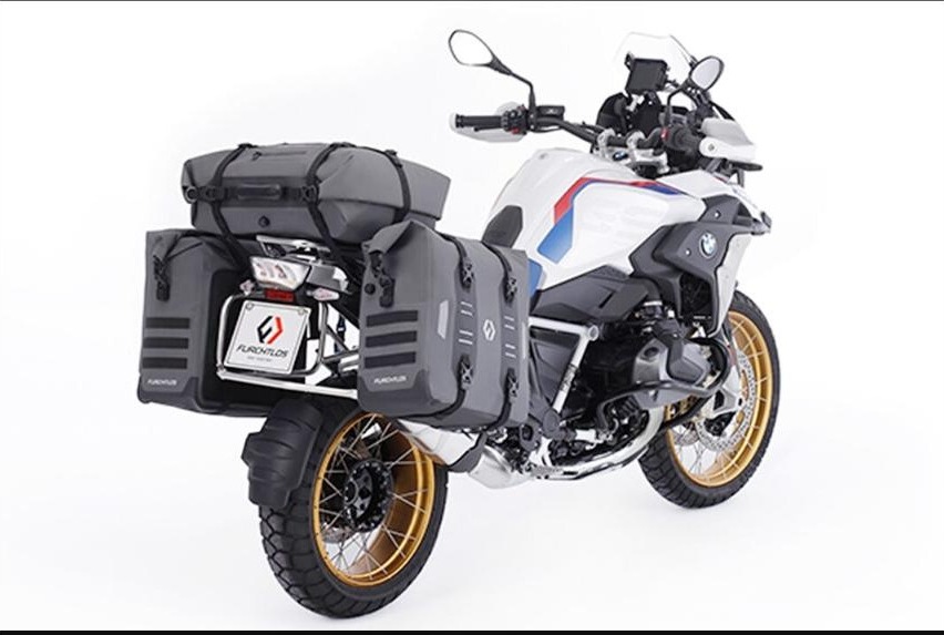 FURCHTLOS EVEREST ROLL BAGを装着したBMW R1250GS